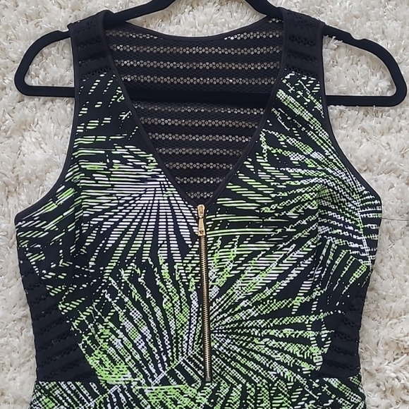 Guess Illusion Stripe Palm Print Fit & Flare Mini Dress w/ Crochet Back Womens 8 - Picture 4 of 16